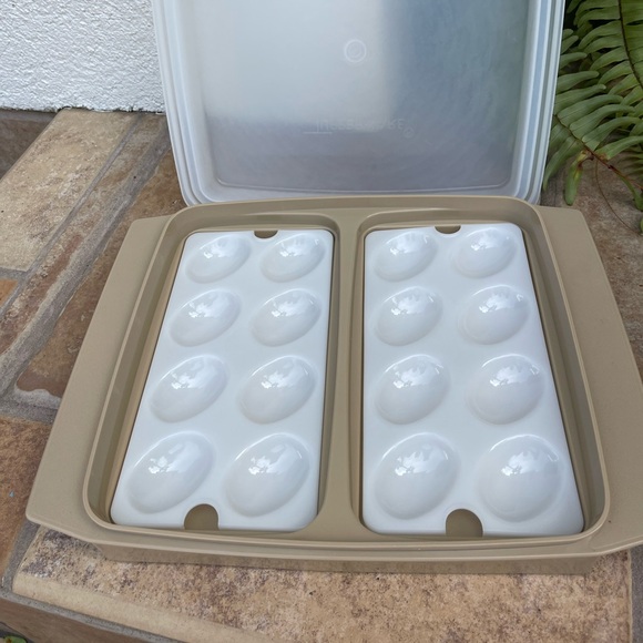 Tupperware deviled egg keeper - Picture 5 of 5